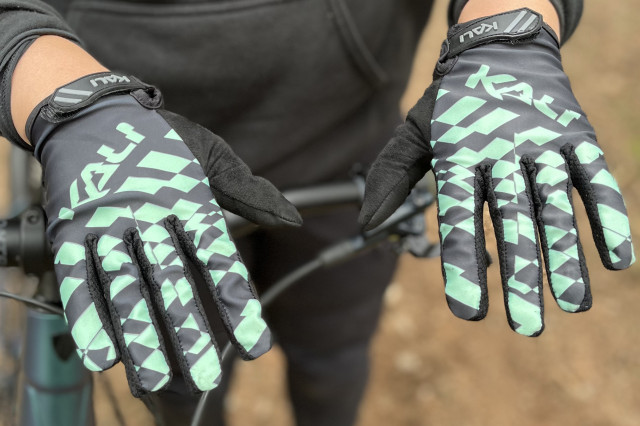2022 kali protectives laguna glove top.jpg