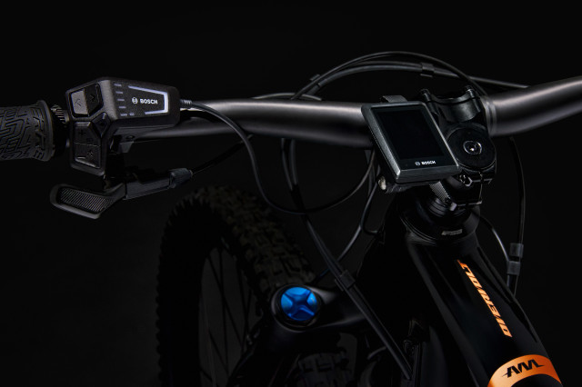 2022 lapierre Overvolt 75th cockpit.jpg
