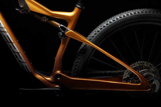 2022 lapierre XRM rear triangle Side.jpg