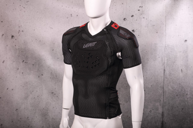 2022 leatt body tee airflex stealth 5ct.jpg
