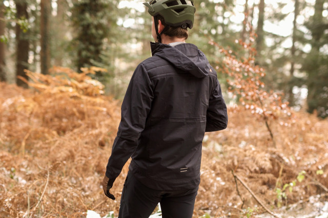2022 leatt jacket mtb 3.0 rear.jpg