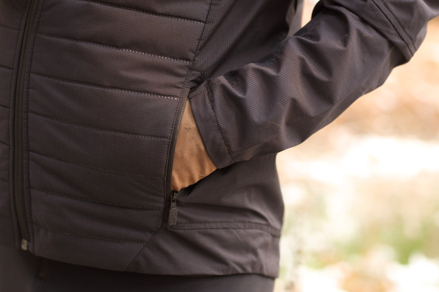 2022 leatt trail jacket mtb 3.0 hand warmer.jpg