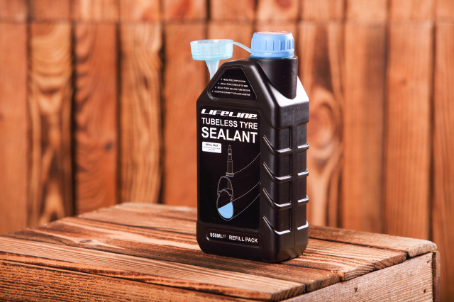 2022 lifeline tyre sealant.jpg
