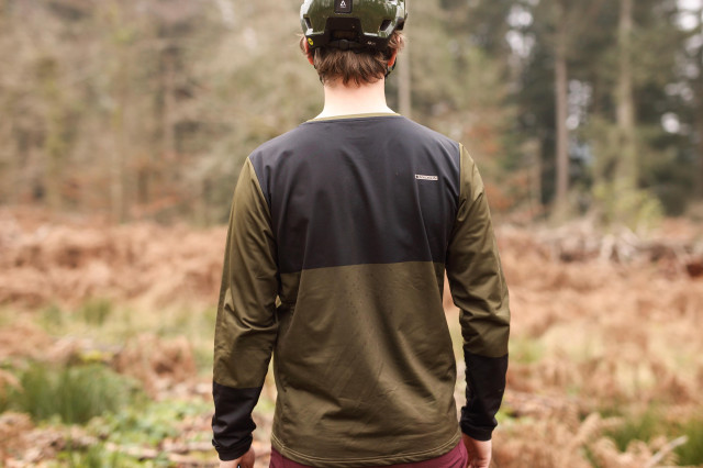 2022 madison zenith mens long sleeve thermal jersey back.jpg