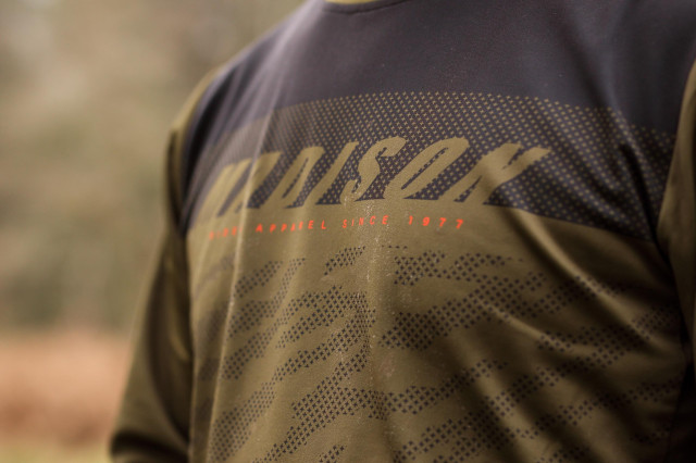 2022 madison zenith mens long sleeve thermal jersey chest fluff.jpg