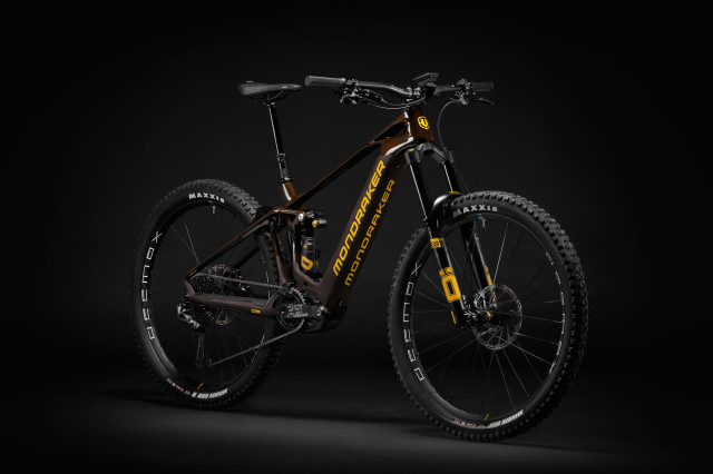 2022 mondraker crafty carbon xr ltd hero.jpg