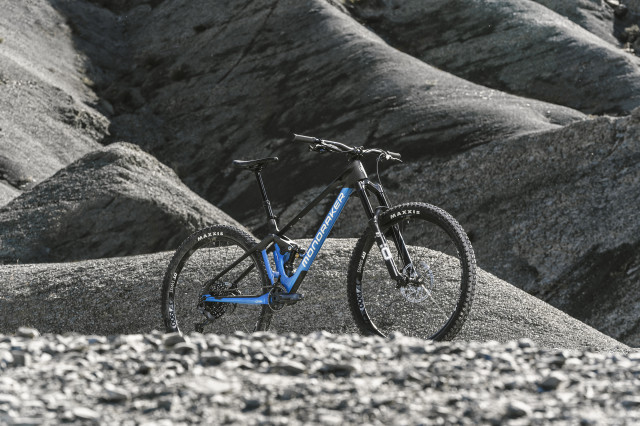 2022 mondraker foxy carbon hero.jpg