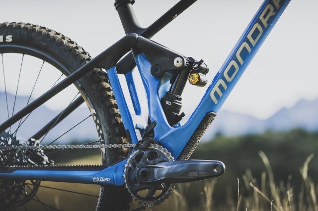 2022 mondraker foxy carbon linkage.jpg