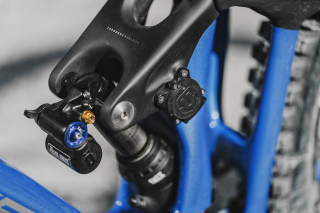 2022 mondraker foxy carbon suspension live valve.jpg