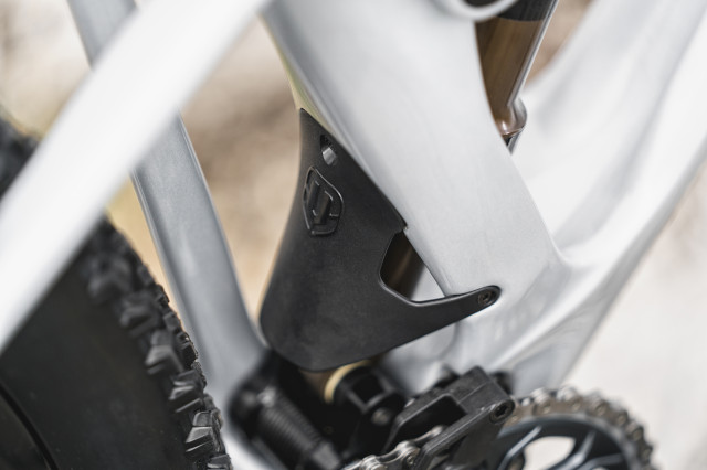 2022 mondraker raze rear fender.jpg