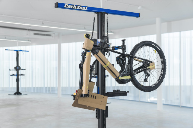 2022 mondraker recyclable packaging bike.jpg
