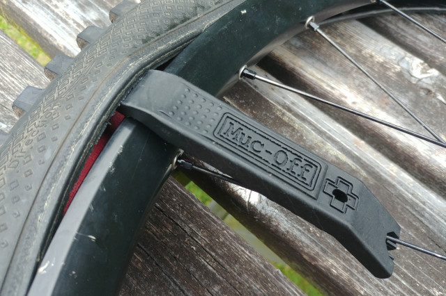 2022 muc off rim stix action.jpg