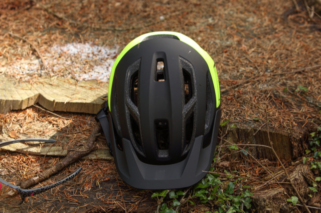 2022 oakley drt3 mips top.jpg