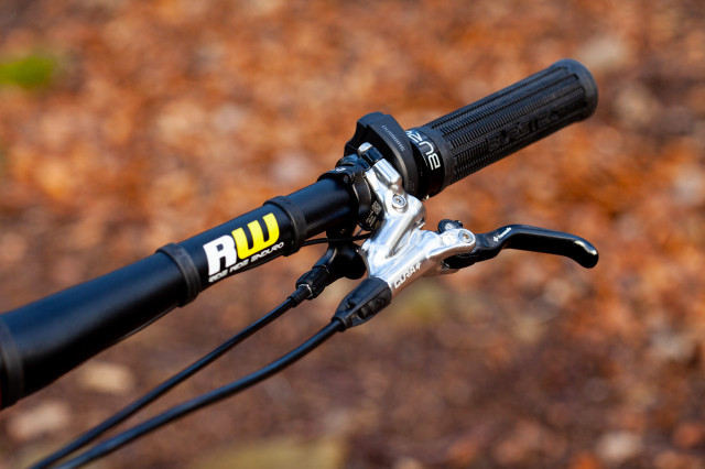 2022 orange Phase_MX_Team-brake.jpg