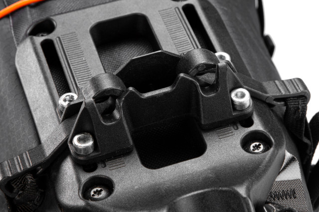 2022 ortlieb seat pack qr mechanism.jpg