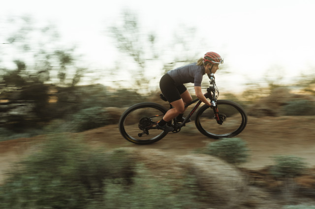 2022 pivot LES SL riding 3.jpg
