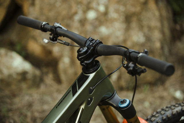 2022 pivot firebird bars.jpg