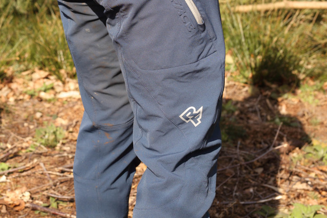 2022 race face ruxton pant logo.jpg