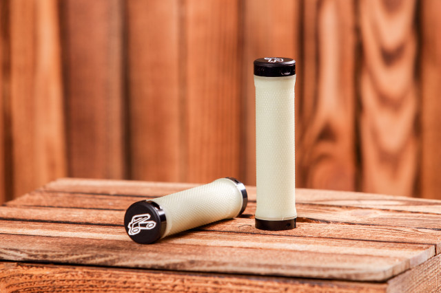 2022 renthal aramid grip tech 5ct.jpg