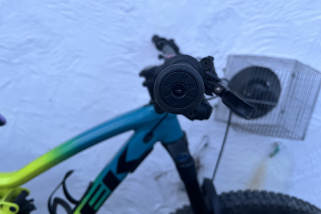 2022 renthal push on ultra tacky grip bar end.jpg