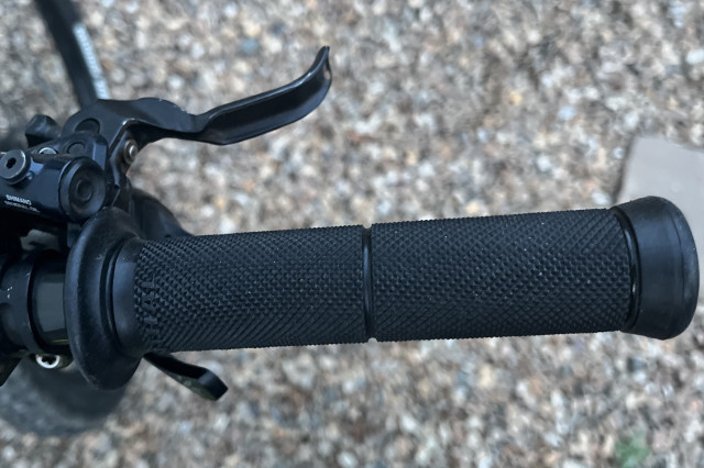 2022 renthal push on ultra tacky grip top.jpg