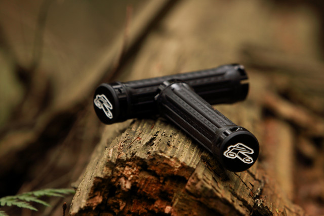 2022 renthal traction grip ultra tacky 5ct.jpg