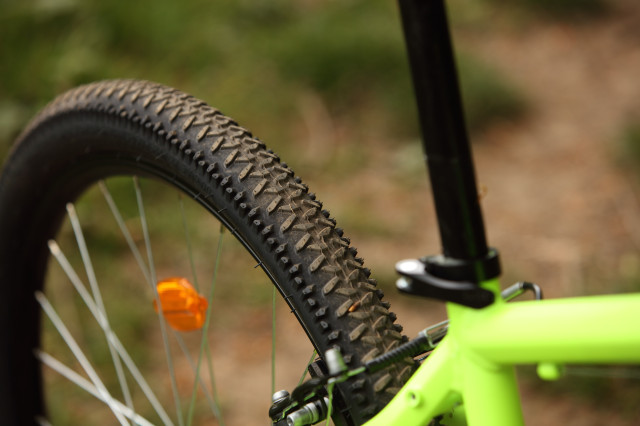 2022 rockrider st 100 tyre.jpg