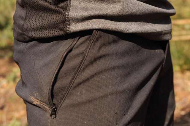 2022 royal racing apex race pants thigh zip.jpg