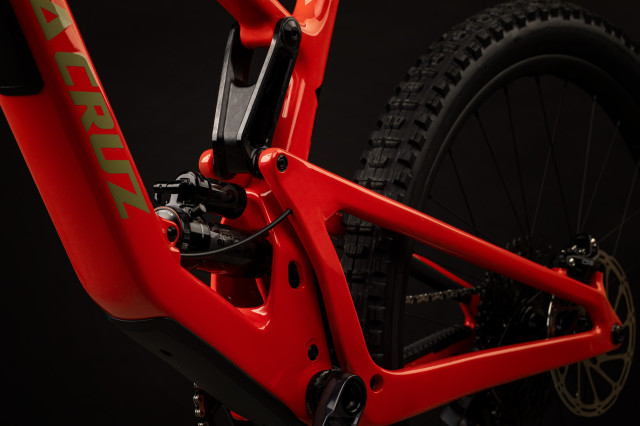 2022 santa cruz 5010 rear end.jpg