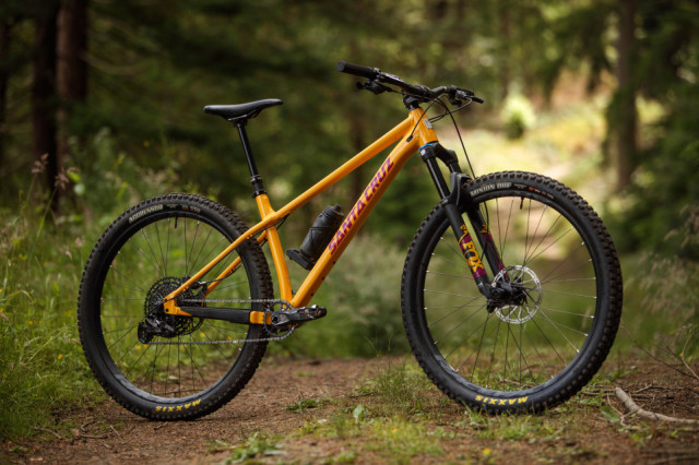 2022 santa cruz chameleon r 29 al hero.jpeg
