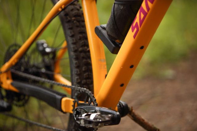 2022 santa cruz chameleon r 29 al triple bolt.jpg