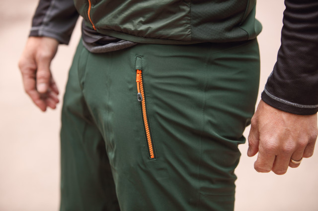 2022 scot trail storm wp pant pocket.jpg