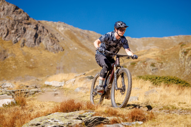 2022 scott genius 900 ultimate riding 3.jpg