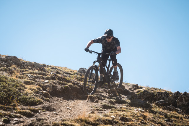 2022 scott genius 900 ultimate riding 7.jpg