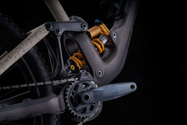 2022 specialized enduro LTD Ohlins shock.jpg