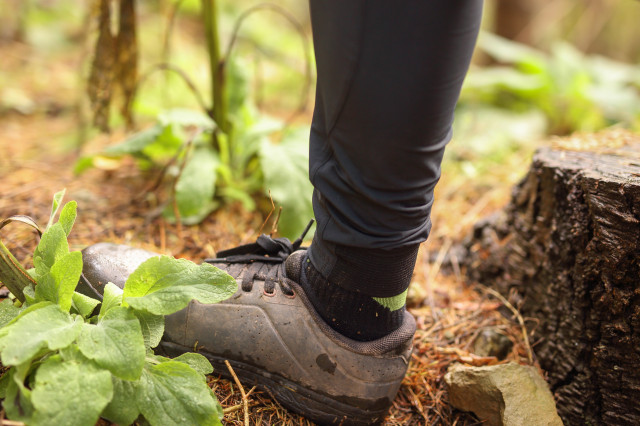 2022 specialized trail pants cuff.jpg