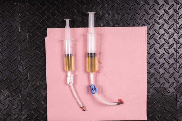 2022 sram brake bleed filled syringe.jpg