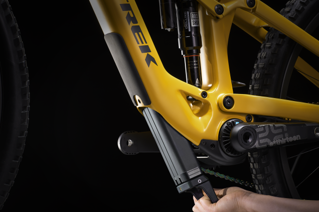 2022 trek Fuel EXe 9.9 XX1AXS battery.jpg