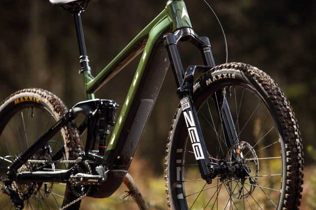 2022 vitus e-sommet vrx fork.jpg