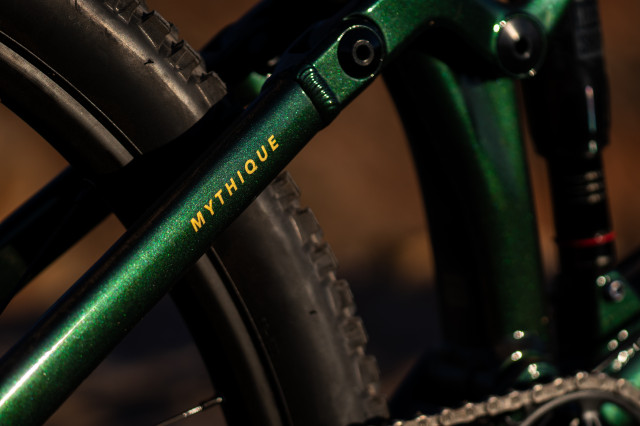2022 vitus mythique seat stay.jpg