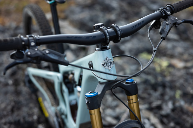 2022 yeti sb120 headtube.jpg