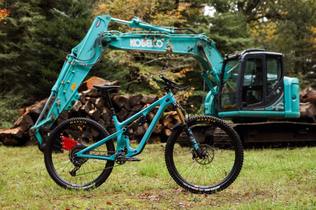 2022 yeti sb140 lr t1 hero.jpg