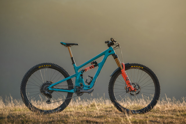 2022 yeti sb160 hero.jpg
