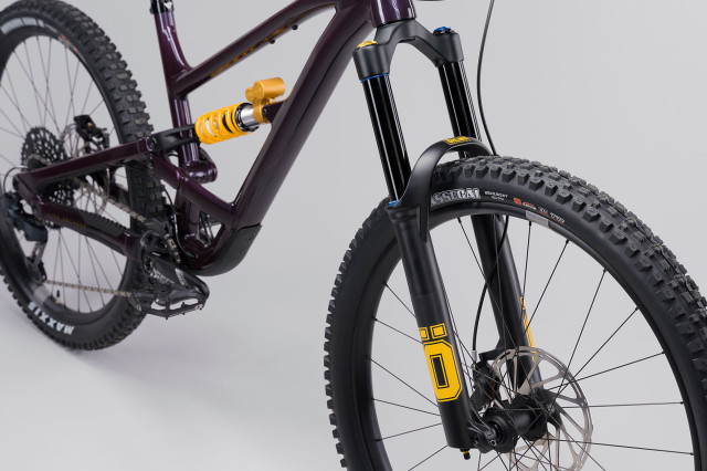 2022 yt industries capra MX uncaged 9 fork.jpg