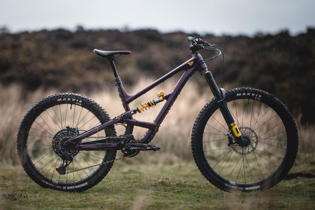 2022 yt industries capra MX uncaged 9 hero.jpg