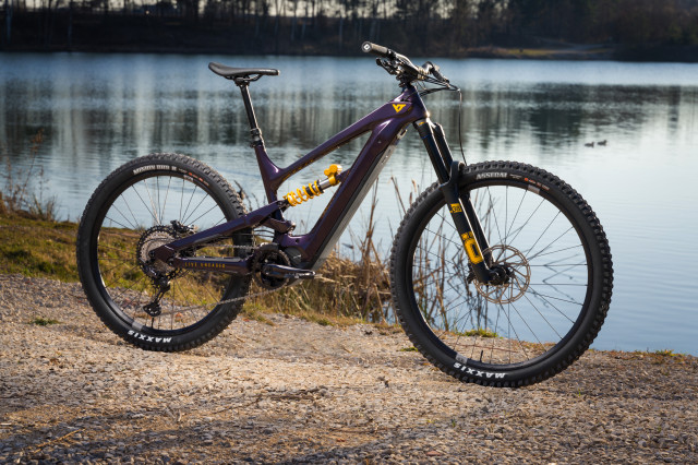 2022 yt industries decoy MX uncaged 9 hero .jpg