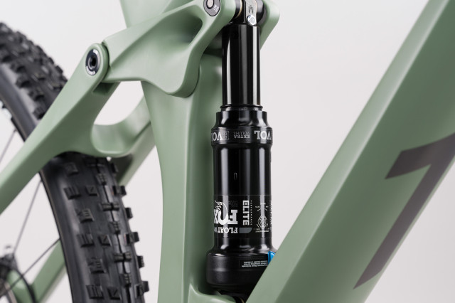 2022 yt industries izzo machine green shock.jpg