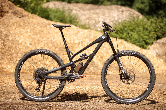 2022 yt industries jeffsy core 3 straight.jpg