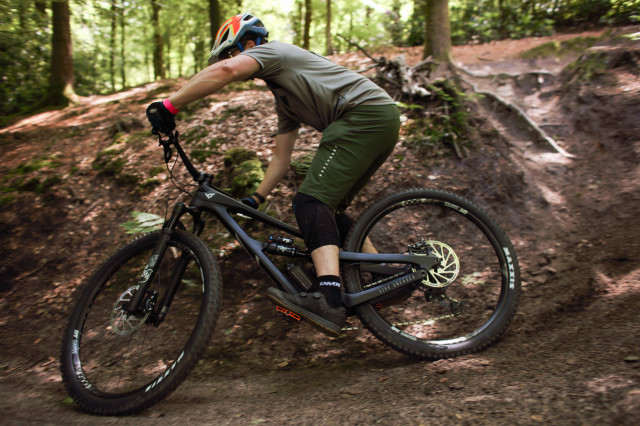 2022 yt jeffsy core 3 corner full bike.jpg