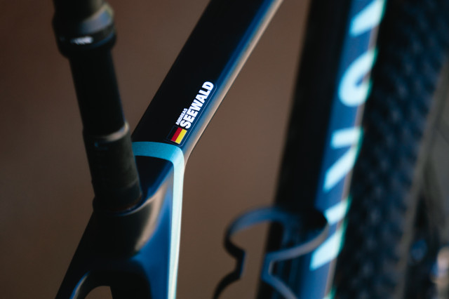2022 Canyon Exceed CFR LTD frame